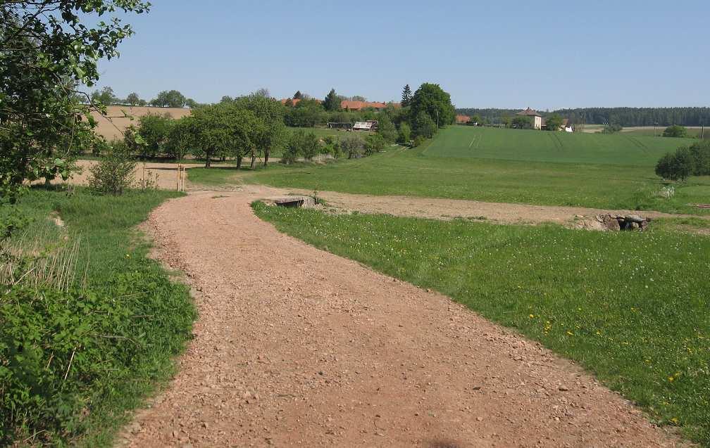 provádět revitalizaci potoka Brodce, která byla dokončena v roce 2009.