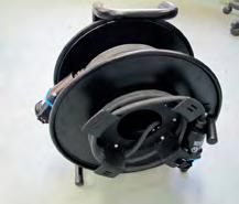 EC91 Motor: Briggs & Stratton 356 Výkon motoru: 1,12 kw Ochrana: IP 55 134 kg Rozměry: 79 x 55 x 65 mm Nádrž: 1 l Provozní doba: 2,2 hod.