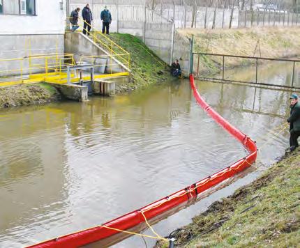 teleskopických tyčích automaticky stabilizuje stěnu po položení na hladinu doplňkové příslušenství: kotvicí prvky, plovoucí lano s navijákem, karabiny, očka, řetězy, články RAPID Norná stěna REO757