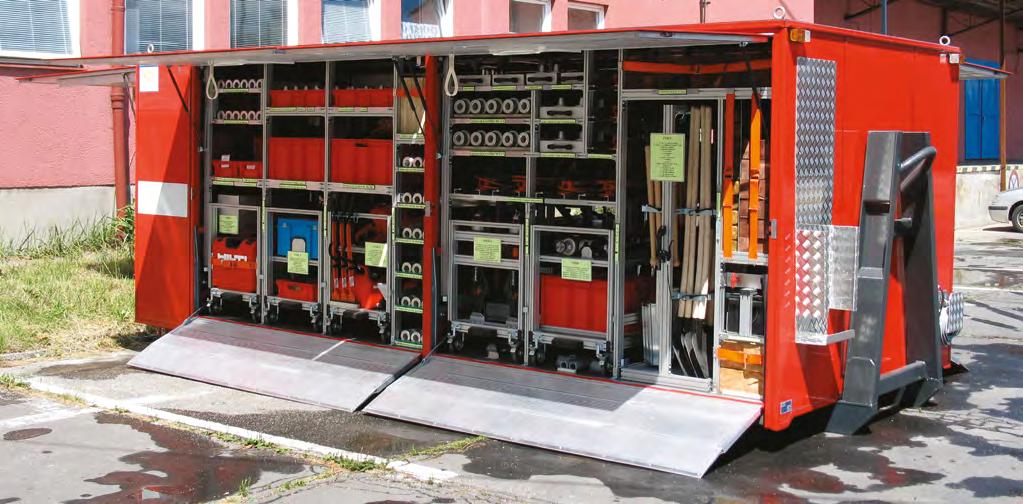 Kontejnery Na zakázku dodáváme kontejnery s vybavením pro likvidaci chemických a ropných havárií, hasičské požární kontejnery určené pro přepravu technických prostředků k vyprošťování osob ze