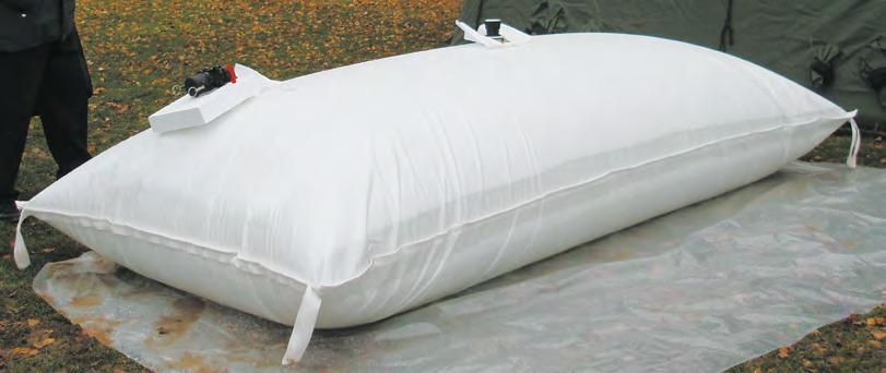 kapaliny). Součástí je i koš z pozinkované oceli a paleta (plastová, kovová či dřevěná).