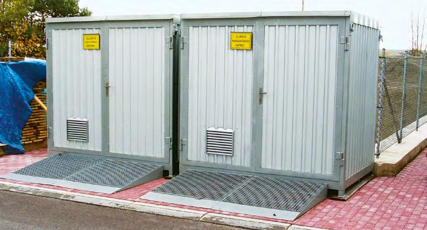 Mobilní sklady Mobilní sklady s havarijní jímkou Mobilní sklady s havarijní jímkou slouží jako sklady PHM, olejů, chemikálií a nebezpečných látek, stejně jako přechodná sběrná místa pro nebezpečný