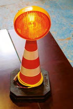 vozidla stojánek (2 ks) pro postavení na komunikaci, apod.