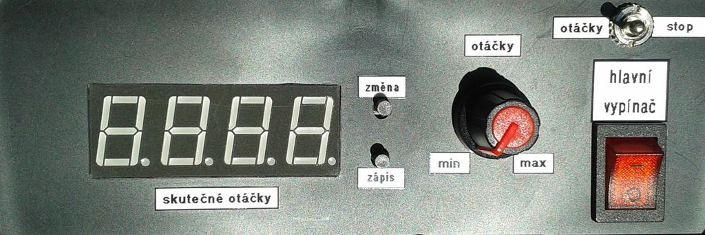 Jištění testeru Přívod 230V testeru je jištěn trubičkovou pojistkou 20x5mm hodnoty F2,5A/250V pro případ závady a skratu v silové části.