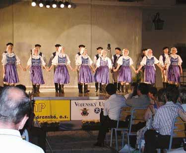 ročníku jsme navázali na započatou tradici z předchozího roku a slavnostní zahájení F SCÉNY 2002 se uskutečnilo za velké návštěvnosti znovu na nádvoří hradu Špilberk.