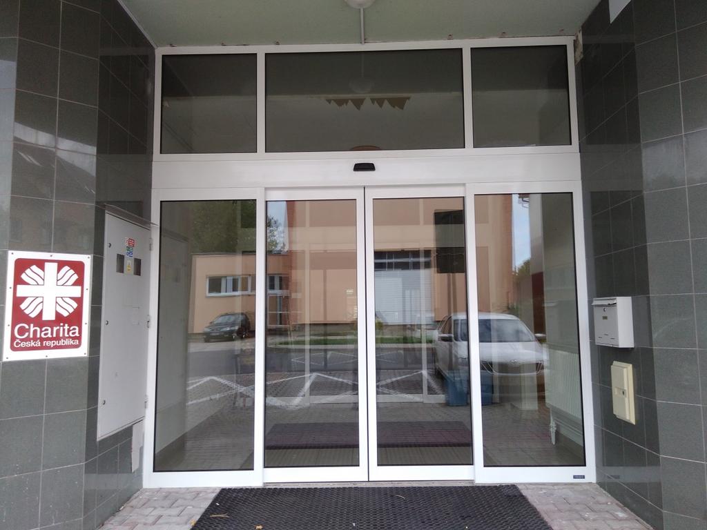 Každý pátek si čteme Charitní domov Od září jsme na Charitním domově zavedli novinku. Každý pátek se scházíme v Denním centru, abychom si společně něco hezkého přečetli.