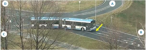 3 VYBRANÉ KONFLIKTNÍ SITUACE Článek uvedený v [2] popisoval problematické odbočování autobusů z ul. Průběžné (tj. z ramen B a D) směrem k obratišti autobusů (tj. do ramene C).