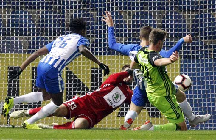 Prohráli gólem inkasovaným těsně před koncem Ve čtrnáctém ligovém utkání FC Slovan Liberec FK Mladá Boleslav 1:0 boleslavští fotbalisté celý zápas odolávali soupeřovu tlaku, přežili obrovské množství