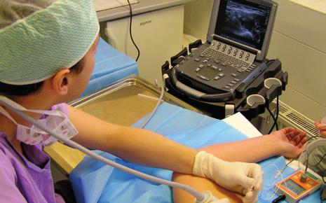 7. CHIRURGIE PERIFERNÍCH NERVŮ Na Neurochirurgické klinice Masarykovy nemocnice se zabýváme celým spektrem chirurgie periferních nervů (PN) od traumat, včetně komplexních rekonstrukcí poranění