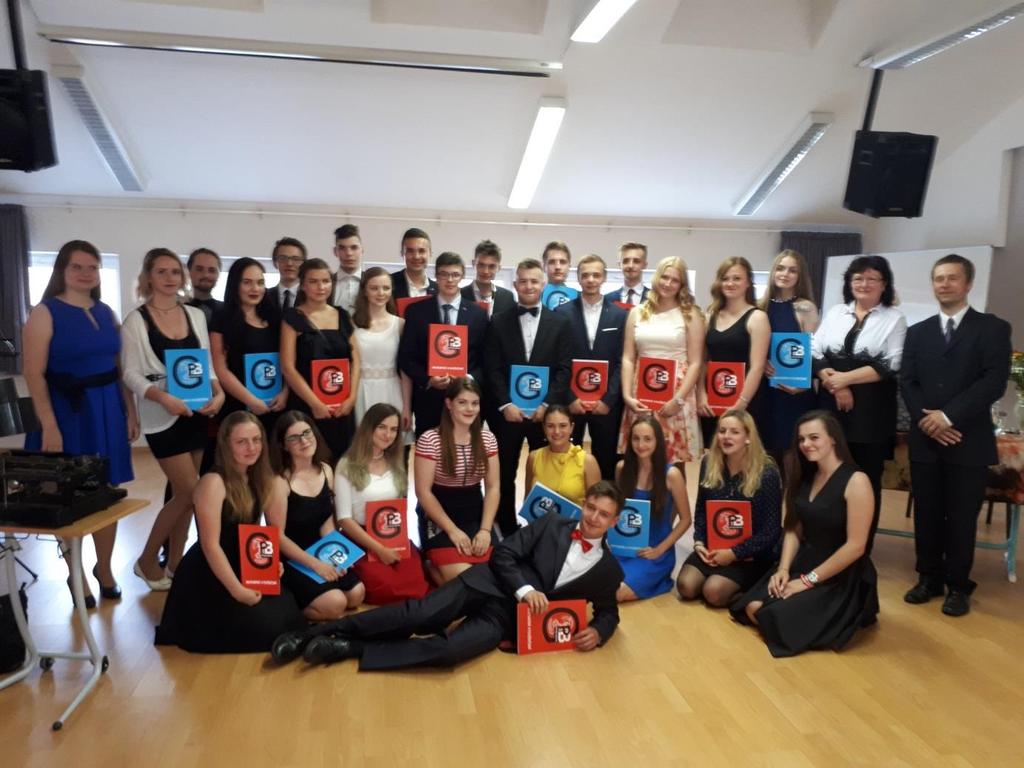 U maturitní zkoušky neprospěl: 1 student, což je 1,2 %. Hodnocením maturitních zkoušek - jejich výsledky, přípravou a přístupem studentů se zabývaly předmětové komise na svých červnových schůzkách.