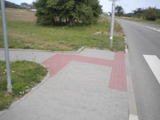 zastávka Tišnov, Lomnická - Z51: - dořešit vodící linii na nástupišti (např.