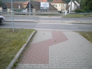 Penny Marketem E.4. Cáhlovská ul.