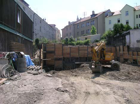 V žádném případě však nereagoval na naše výtky, že neohlásil výkopové práce a většinu výkopu svévolně zahrnul. Potud by snad celá akce vykazovala stopy klasického nedorozumění.