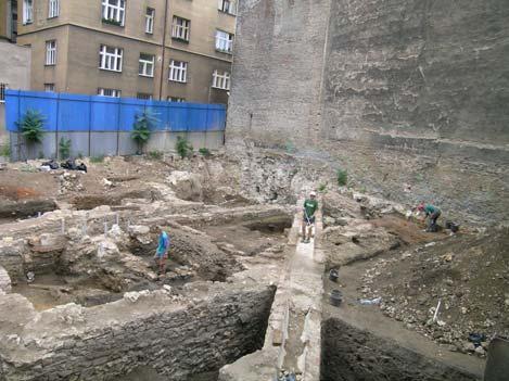 n. m. Bpv) byla předmětem zjišťovacího archeologického výzkumu realizovaného formou několika bagrovaných a následně ručně dokopávaných zjišťovacích řezů i bodových sond.
