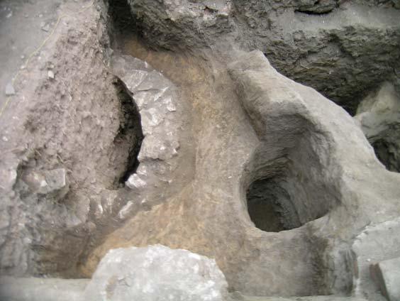 a předběžné datování movitých archeologických nálezů, především keramiky (zlomky keramických nádob a kachlového materiálu).