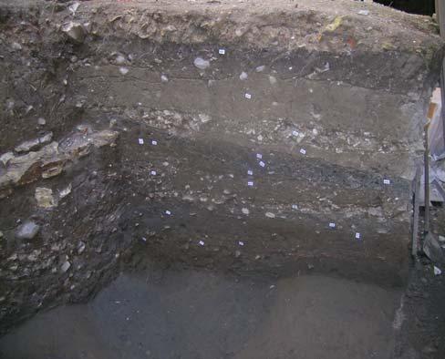 jejíž součástí byl i tento prováděný záchranný archeologický výzkum, nepočítá s hloubením stavební jámy pod niveletu 186,00 m 