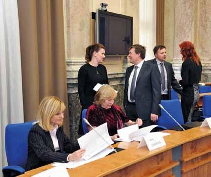 strana 4 Auditor 3/2015 aktuality Foto: úřad vlády čr zřízené zákonem se staly připomínkovým místem v rámci mezirezortního připomínkového řízení, a to v případě, že se návrh právního předpisu týká
