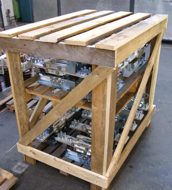 Wooden cages / Dřevěné klece 3) The packing to the paper box is more safety than previous. Whole device is protected by two to four layer carton.