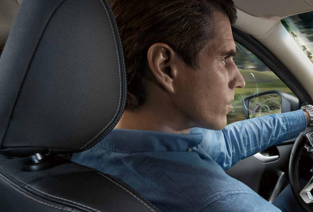 10 Pod povrchem se skrývá opravdový klenot. Přestože zvenku může vypadat stroze, rozmazluje třída X komfortem, typickým pro Mercedes-Benz.