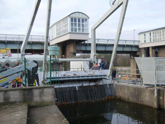 ROZDĚLENÍ HYDRAULICKY POHÁNĚNÝCH ČISTÍCÍCH STROJŮ 1.