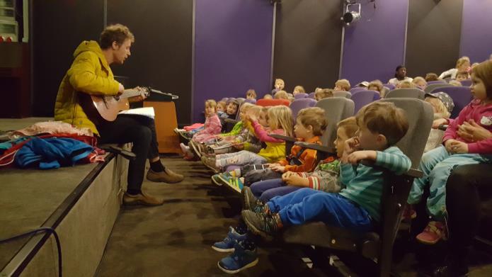 Projekt Do Besedy na besedu aneb škola v Besedě Projekt "Babičko, dědečku, pojďme se potkávat - Dva světy" Hlavním cílem projektu Babičko, dědečku, pojďme se potkávat - Dva světy je tyto dvě generace