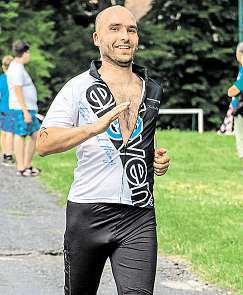 RADEK LATISLAV KRASKOV Lákají vás profesionální triatlonové závody, ale máte strach, že byste neproběhli cílovou rovinkou ve stanoveném limitu?