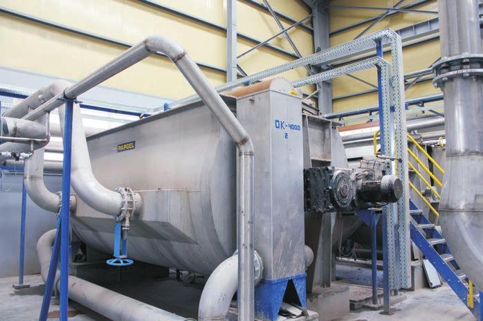 PAPCEL ODVODŇOVACÍ STROJE KRUHOVÉ OK Odvodňovací stroje kruhové OK-Z v zahušťovacím provedení jsou určeny k odvodňování všech vláknitých suspenzí v papírenském a celulózařském průmyslu, zejména ke
