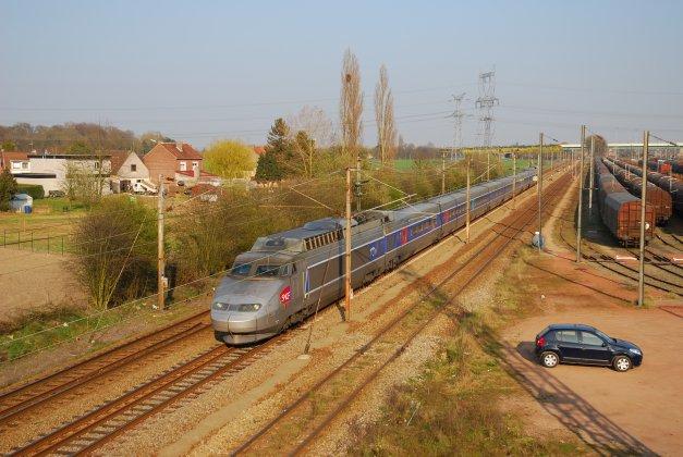 nahoře: měl stát italský Nuovo Transporto Viaggiatori (NTV), jehož plánem je nasazení těchto jednotek na spoje mezi Turínem, Milánem, Boloní, Florencií, Římem, Neapolí, Salernem, Benátkami a Padovou.