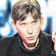 Jak právěv17letech slavily silvestr českéosobnosti? Režisér Jiří Strach vyhlížel svobodu, muzikant Richard Tesařík lásku.