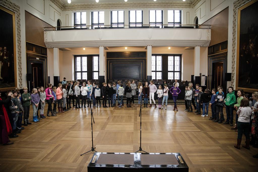 OCENĚNÍ ZA PROJEKT ERASMUS - 5.AB 22. ledna 2018 převzali naši páťáci ocenění za účast v přehlídce školních projektů s názvem "Život napříč kulturami".