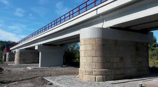 5 Železniční svršek po sanaci Fig. 5 Railway superstructure after then reconstruction Obr. 6a,b,c Sanované části mostu Fig. 6a,b,c Reconstructed parts of the bridge Obr.