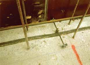 profilem) Fig. 2 Example of reinforced concrete substructure white basin with a sealing of construction joints, expansion joints and pipe penetrations Obr.
