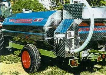 pohon od pomocné hřídele) jsou vyrobeny z nerezové oceli. Pohon odstopkovače je řešen od hydromotoru. Horizontální vyrovnání odstopkovače je automatické. Obr.