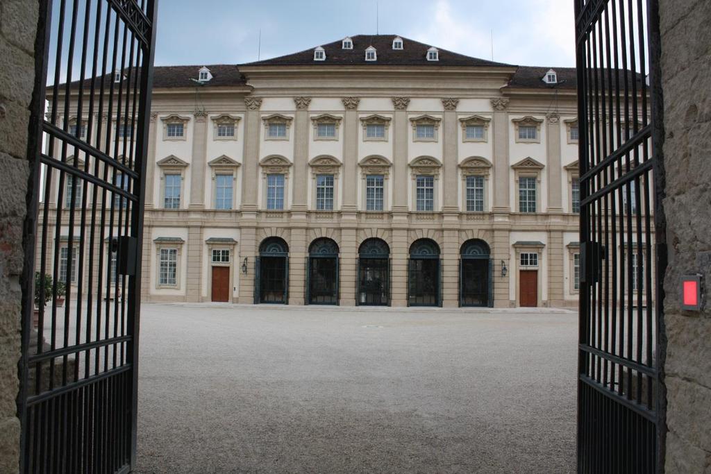 LIECHTENSTEINISCH-TSCHECHISCHE HISTORIKERKOMMISSION / ČESKO-LICHTENŠTEJNSKÁ KOMISE HISTORIKŮ LIECHTENSTEIN THE PRINCELY COLLECTIONS HISTORICKÝ ÚSTAV