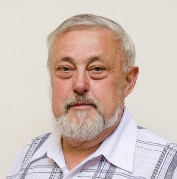 Luboš Procházka důchodce, 69 let Dokončit prodej vybraných domů, nabídnout k prodeji i další domy, zlepšit činnost správy domů.