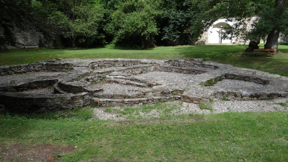 Sázavský klášter kostel sv. Kříže Zbytky lázní u Vosovky Studánka Rakovka Kámen zvaný Prokopovo lož Čertova brázda Jedná se o liniový terénní útvar mezi Sázavou a Chotouní v délce 21 km.