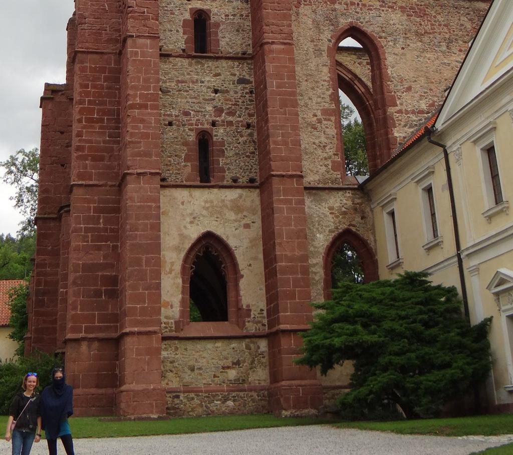 července) u studánky Vosovka začínaly poutě, kde po vykonání pobožnosti věřící putují k řece a na její druhý břeh do Sázavského kláštera (Krásl, 1895).