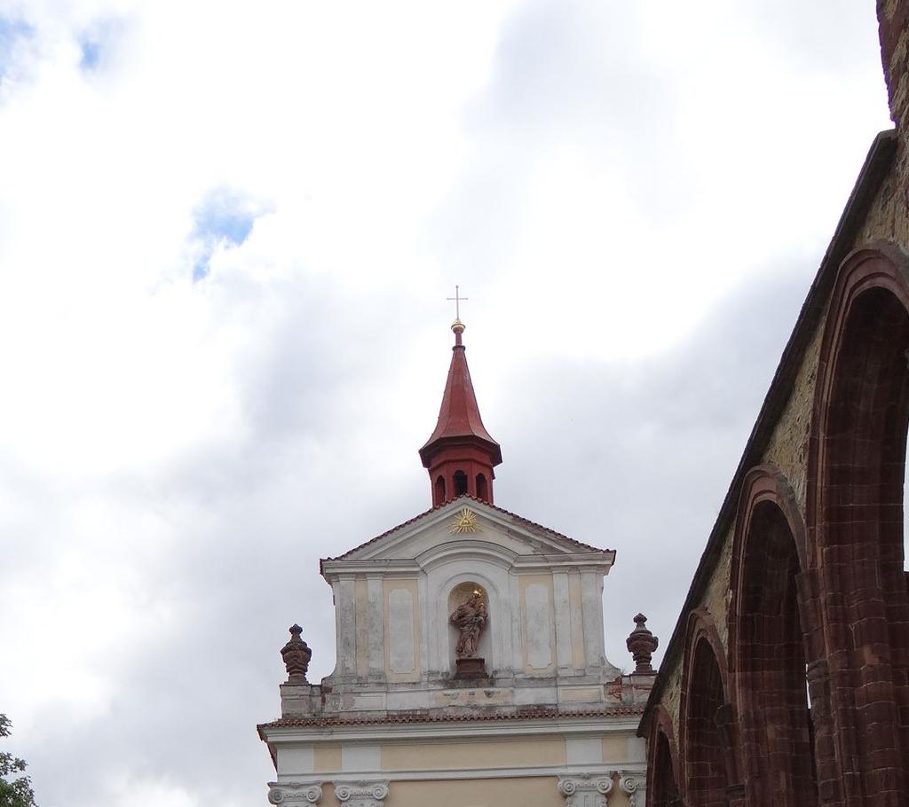 18. stol. byly lázně rozšířeny, poč. 20. stol. však byly z důvodu stavby železnice zrušeny, lázeňský dům r.