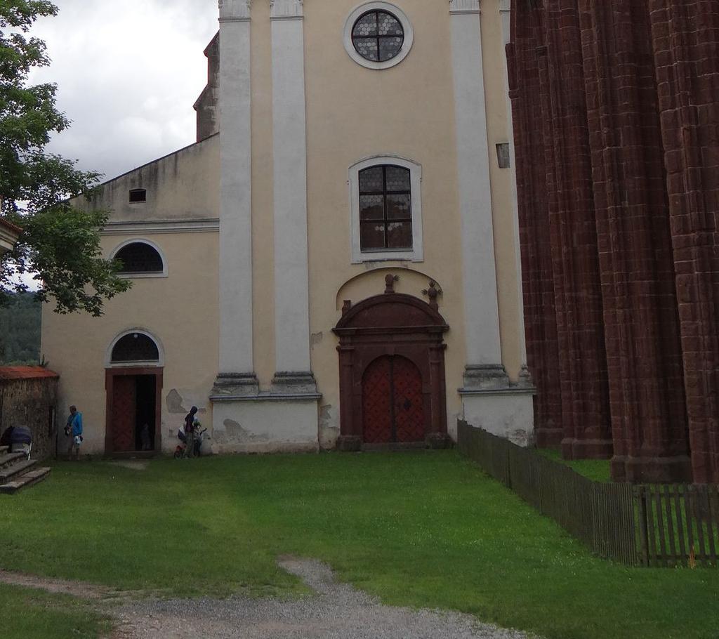 Prokopa je studánka Rakovka na východní straně vrchu Bílý kámen u Sázavy. Nedaleko Rakovky se nachází Prokopovo lože, kámen s prohlubní.