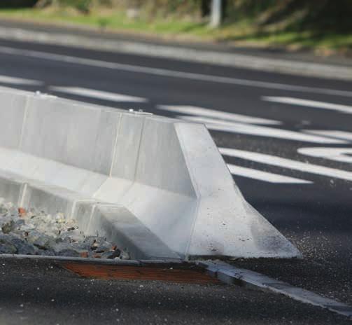 SVODIDLO 50 MLÁ STĚN VODÍÍ povrch vibrolitý Program štěrbinových trub dopravní infrastruktura 500 Tyto prvky jsou určeny pro oddělování jízdních pruhů, pro bezpečné oddělení komunikací od pěších zón