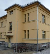Velkou předností nových prostor infocentra je dostatek místa pro volnější pohyb návštěvníků a prostorná výloha, v níž je umístěna obrazovka s upoutávkami na atraktivity Nedvědice, Mikroregionu