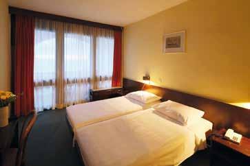 WiFi v lobby baru za poplatek, parkování za poplatek 6,5 EUR/ den platí se v recepci hotelu.