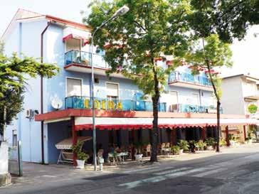 Pokoje a apartmány: hotel nabízí 2 typy ubytování hotelové pokoje s polopenzí nebo apartmány pro 4 6 osob bez stravy.