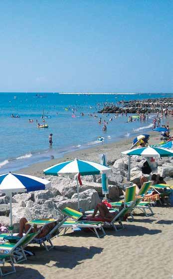 Caorle/ Bibione víkendové koupání Itálie Caorle je známé italské letovisko, které leží na severním pobřeží Jadranu, 70 kilometrů severovýchodně od Benátek, jedná se o jedno z nejbližších přímořských