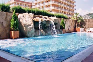 V hotelové restauraci se podává polopenze nebo plná penze formou švédských stolů. Hotel nabízí i velmi oblíbenou službu ALL INCLUSIVE TOP.