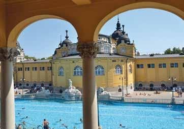 den: odjezd v ranních hodinách do Budapešti, okružní jízda se zastávkou na Gellért vrchu, Széchenyi most (řetězový most), Moskevské náměstí, chrám Sv. Štěpána, židovská synagoga, náměstí Hrdinů.