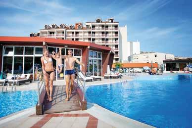 Od centra městečka je vzdálen 5 min. Vybavení: hotel se skládá ze 3 části.