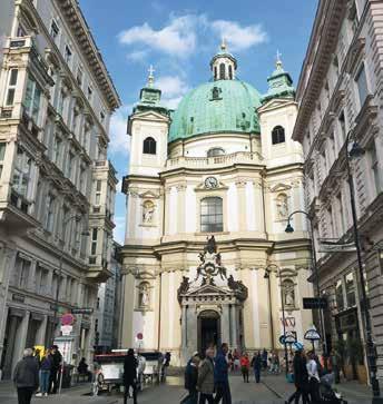 Okružní jízda Vídní, zastávka v Schönbrunnu (prohlídka zahrad), prohlídka historického centra Vídně, volno, předpokládaný návrat ve večerních hodinách.