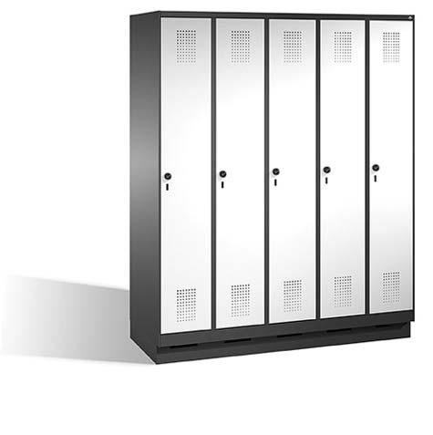 cylindrický zámek nebo uzávěr pro visací zámek ventilační otvory ve dveřích a ve dně sokl s otvorem pro lepší proudění vzduchu sokl s možností výškového vyrovnání nerovností podlahy hladká povrchová