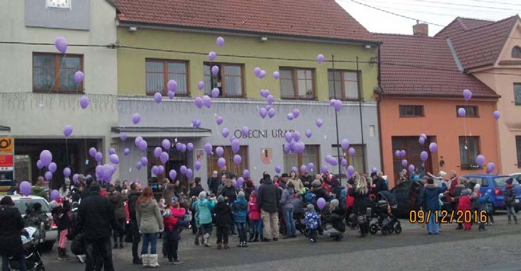STALO SE V OBCI Na úterý 6. a na středu 7. prosince zor ganizoval tradičně Spolek Lidový dům sbírku mikulášských dárků pro děti z dětského domova v Hodoníně. Na pátek 9.